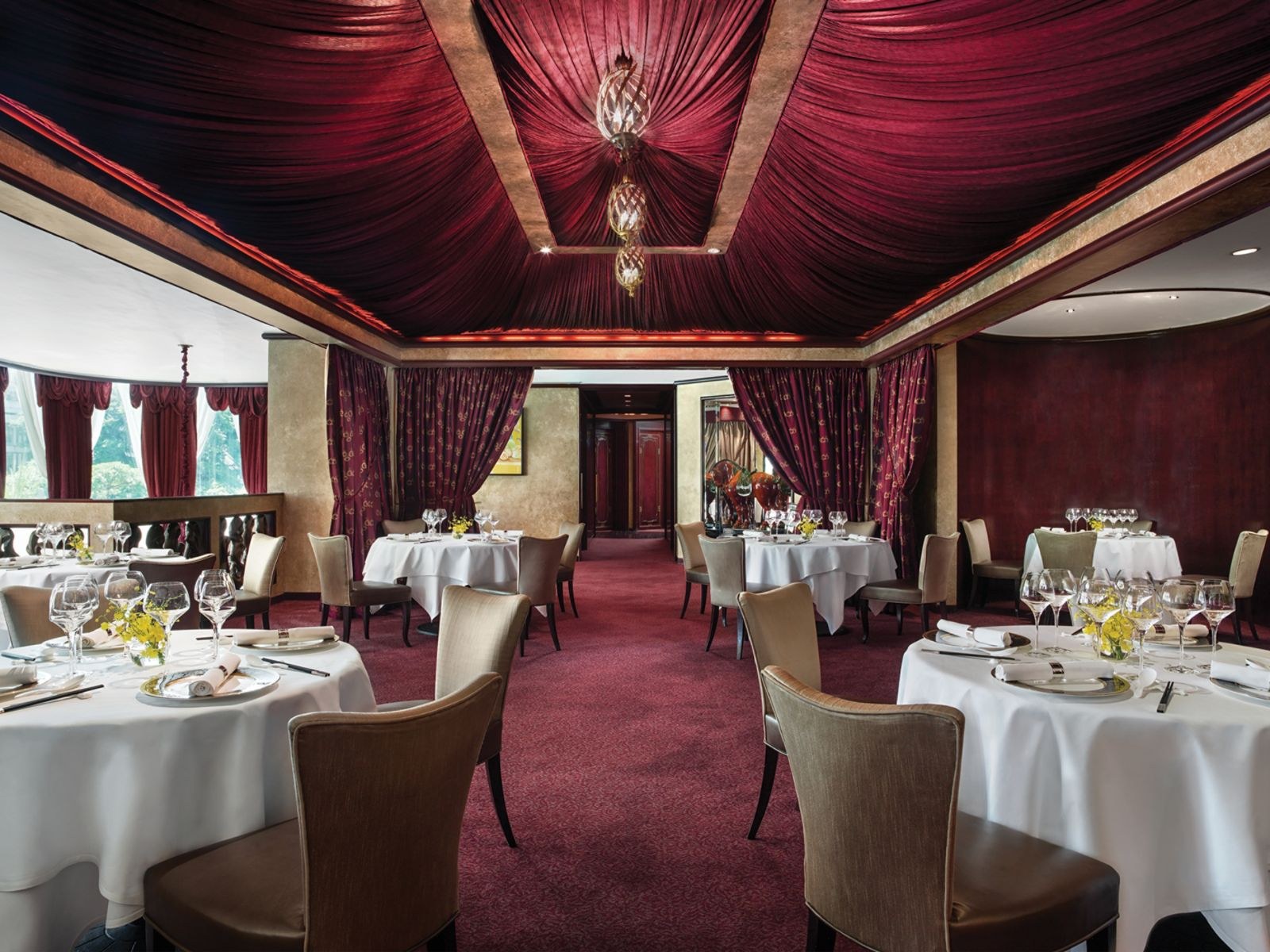 T’ang Court dining room at The Langham, Hong Kong