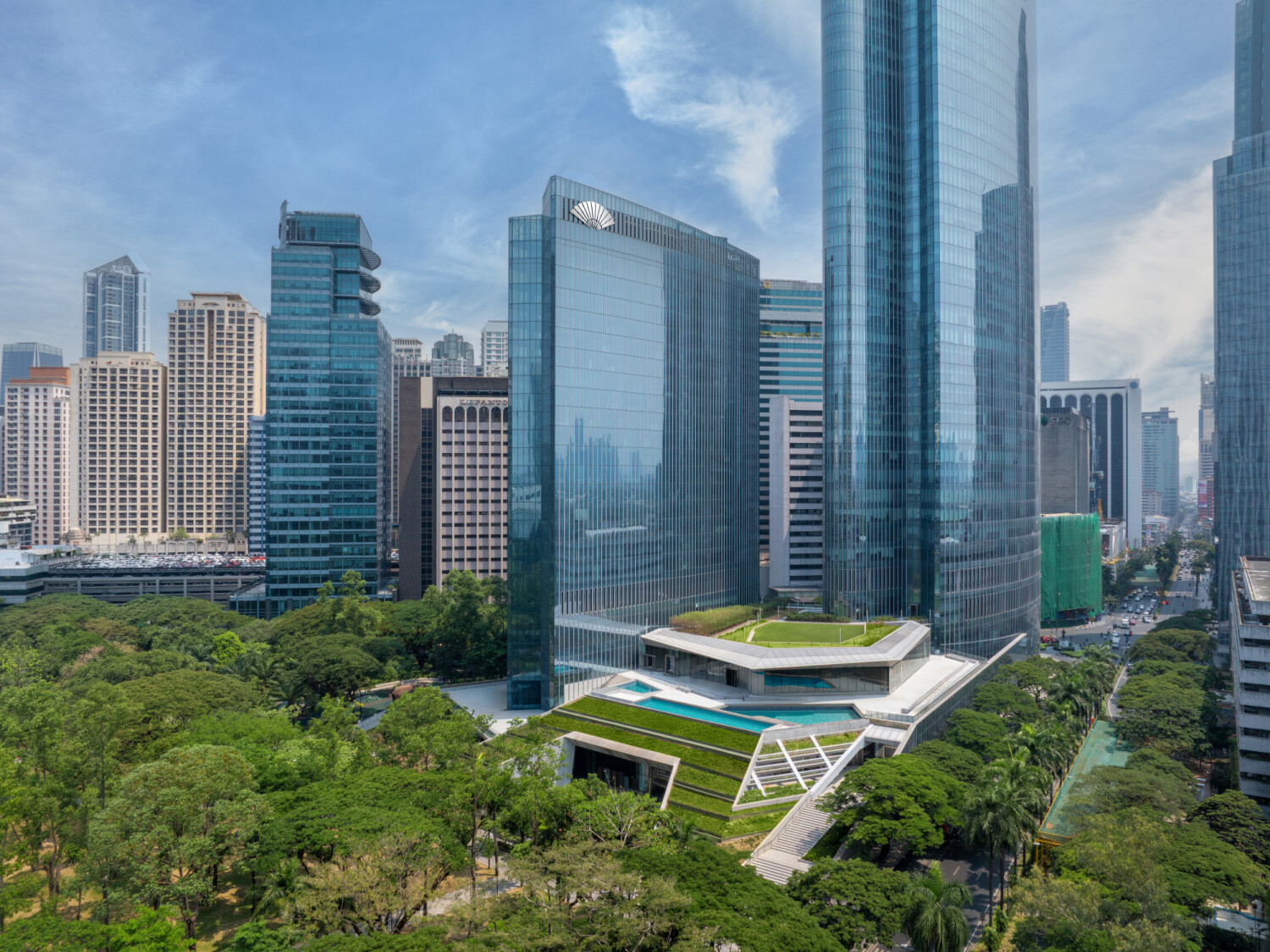 Architectural preview of Mandarin Oriental Makati, Manila and its parkside setting