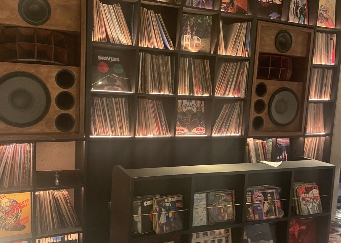 Historic vinyl collection, DJ console and vintage speakers in the Bus Palladium restaurant